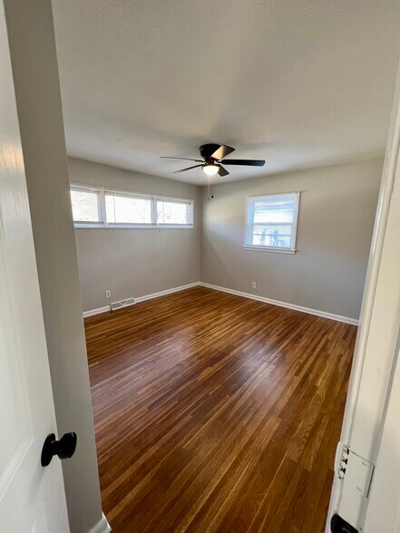 Master - 2717 W 25th St N
