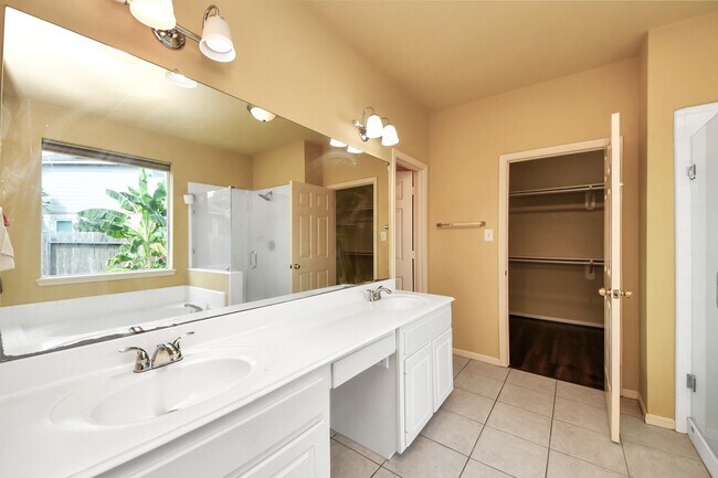 Building Photo - 1607 Parkview Ln