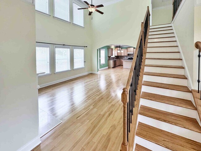 Building Photo - 6BR, 4BA, In-Law Suite