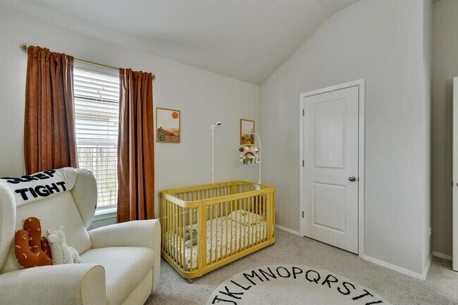 Building Photo - 121 Crescent St