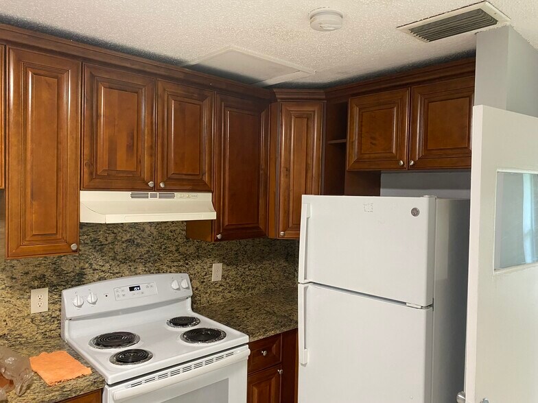 Building Photo - 3483 Coral Springs Dr