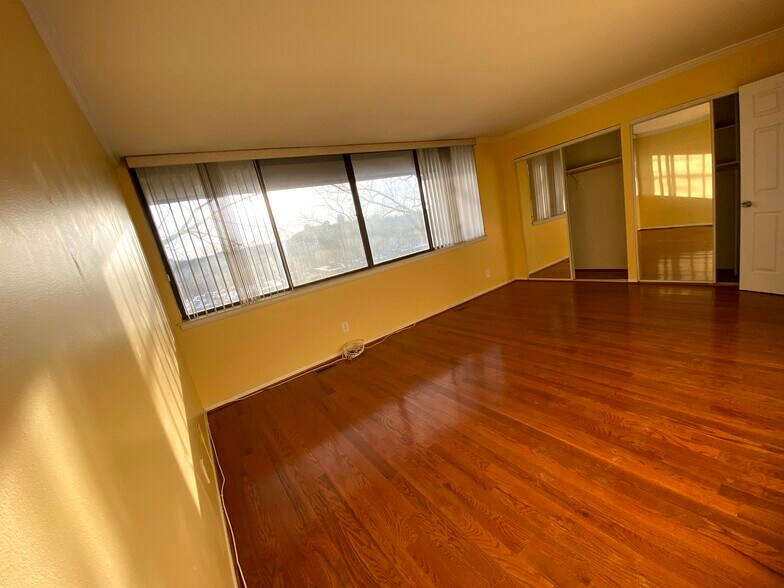 Building Photo - 2226 S Quincy St