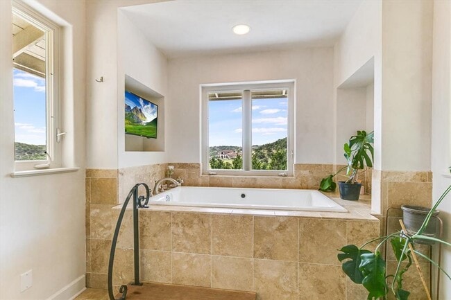 Building Photo - 5304 Scenic View Dr