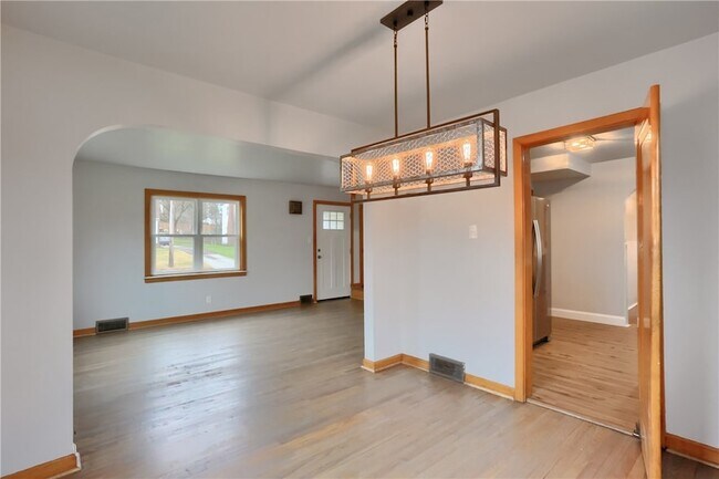 Building Photo - 740 Pershing St