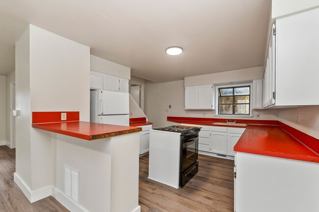 Building Photo - 3 Bedroom 1 Bathroom home in the North End
