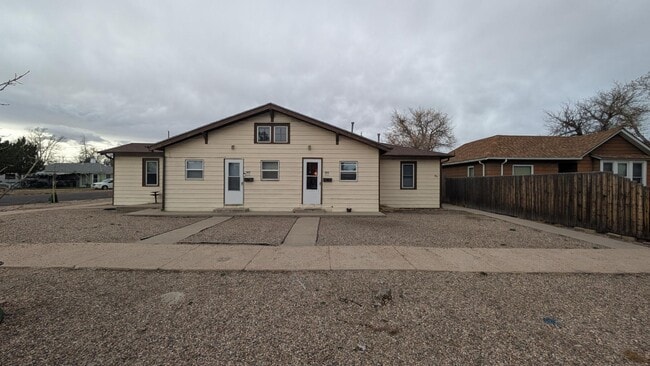 Building Photo - 400 E 9th St