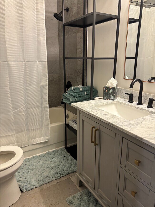 Building Photo - 224 Finley Ave