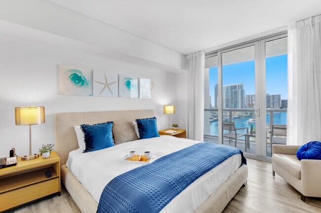 Building Photo - 2602 E Hallandale Beach Blvd