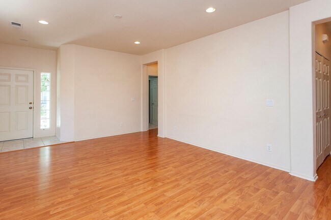 Building Photo - Move-In Ready Sparks Home with 2 Car Garage