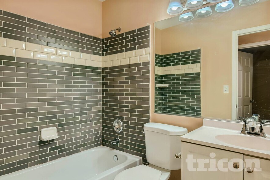 Building Photo - 3261 Bremerton Ln