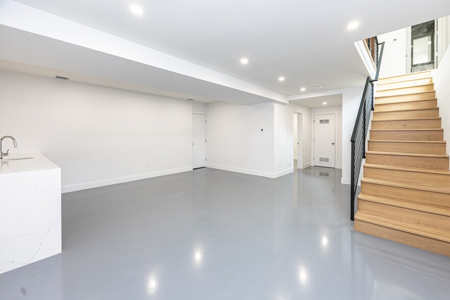 Building Photo - 95 Griswold St
