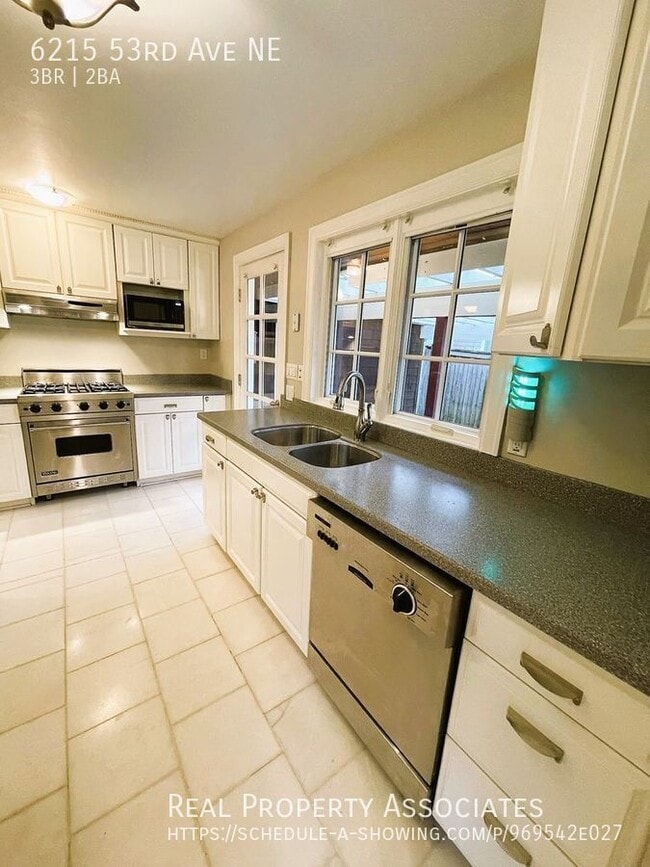 Building Photo - 6215 53rd Ave NE