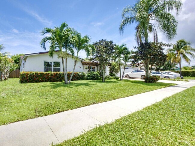 Building Photo - 218 S Sequoia Dr