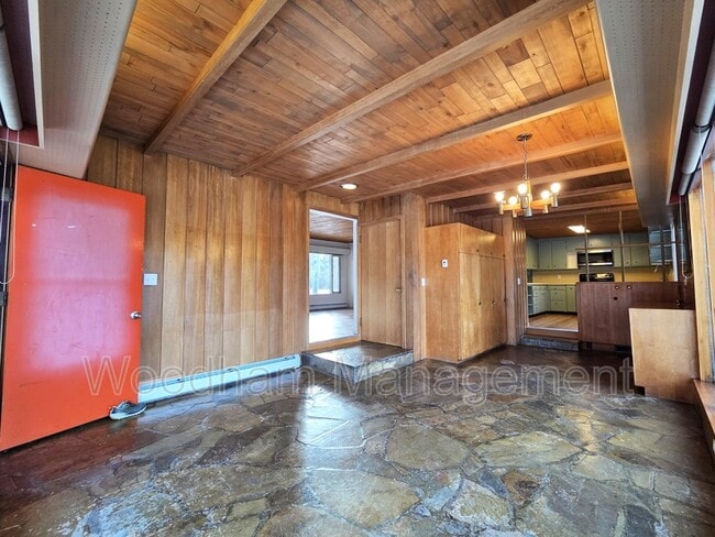 Building Photo - 621 S 14th Ave