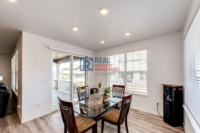 Building Photo - 960 S De Gaulle Ct