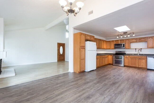 Building Photo - Traditional 1 Story Tierrasanta Home