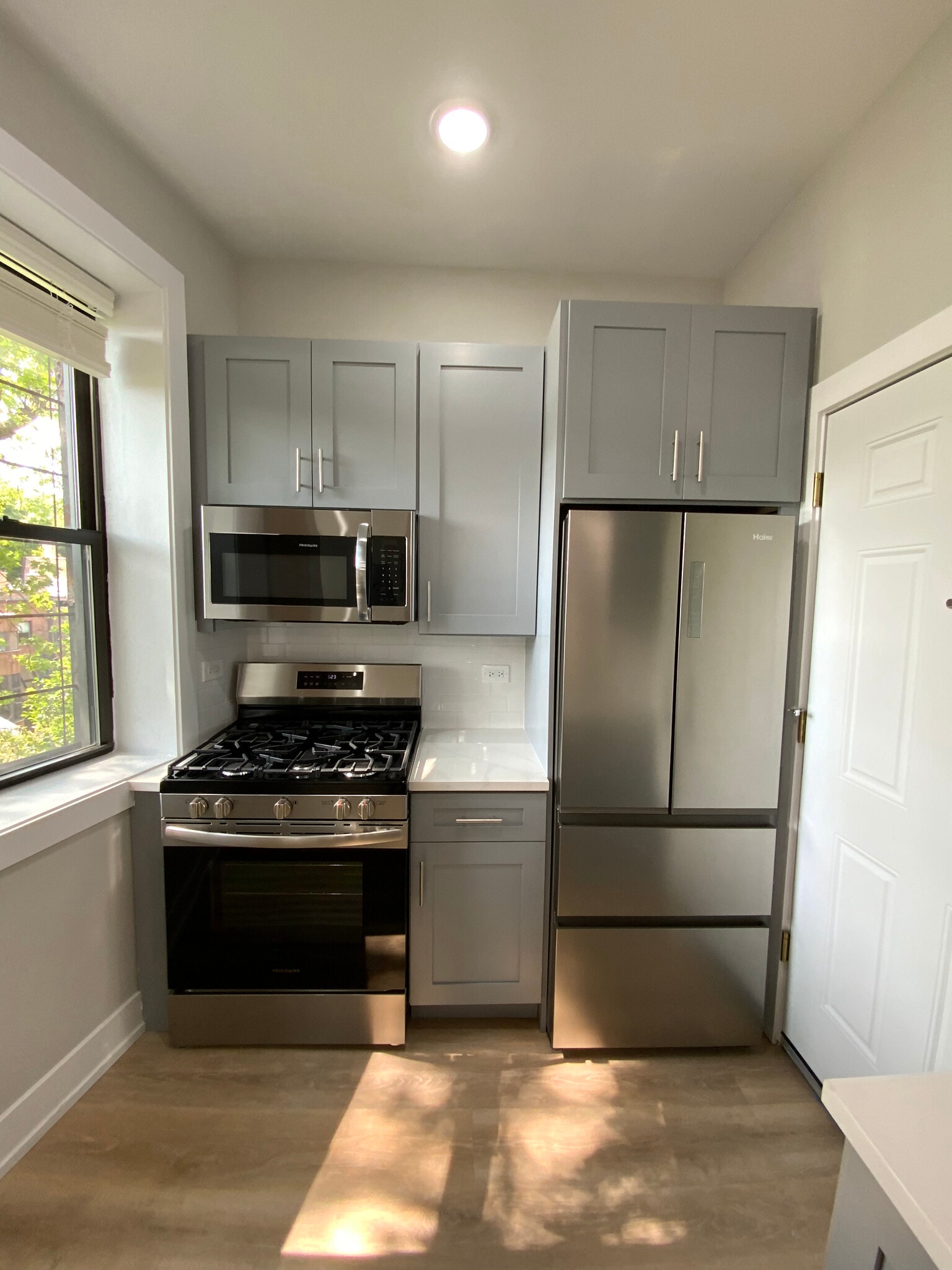 Building Photo - 423 W Belden Ave