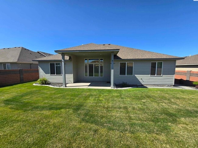 Building Photo - Short Term Rental Rental in Kennewick w/Lawn Care
