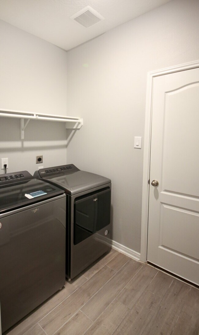 Building Photo - 9406 Castillo Ct