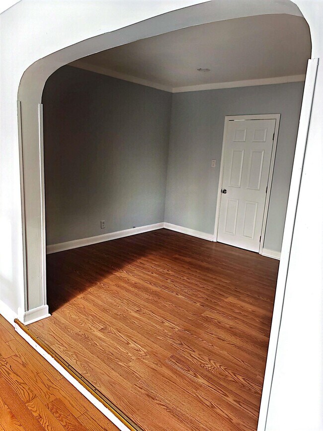 Building Photo - 9 W 15th St