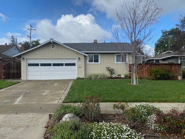 Primary Photo - 137 Hollycrest Dr