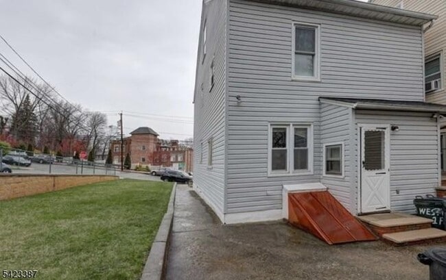 Building Photo - 58 Westervelt Ave