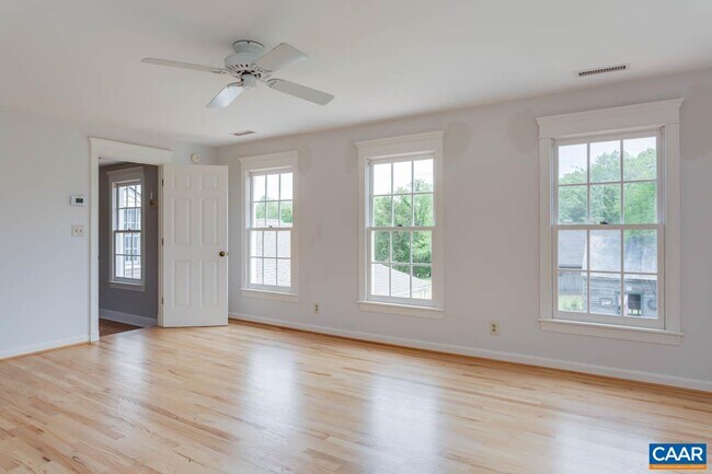 Building Photo - 1522 Oak Hill Ln