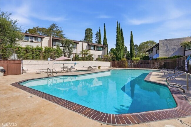 Building Photo - 374 Miraleste Dr