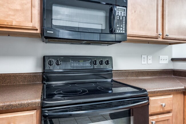 Building Photo - "Charming 2-Bed, 2-Bath Retreat in Fort Mill - 1,100 Sq Ft of Comfort!"