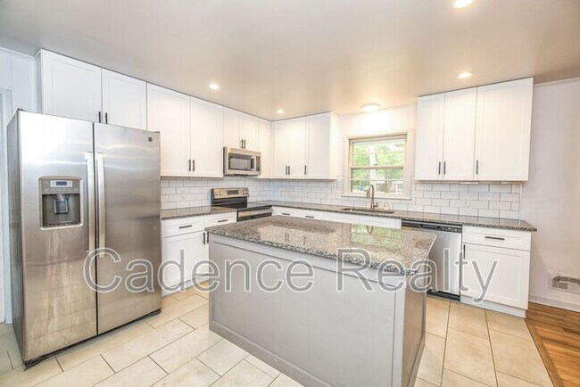 Building Photo - 9 Castlewood Dr