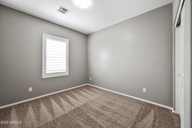 Building Photo - 634 W Kerry Ln