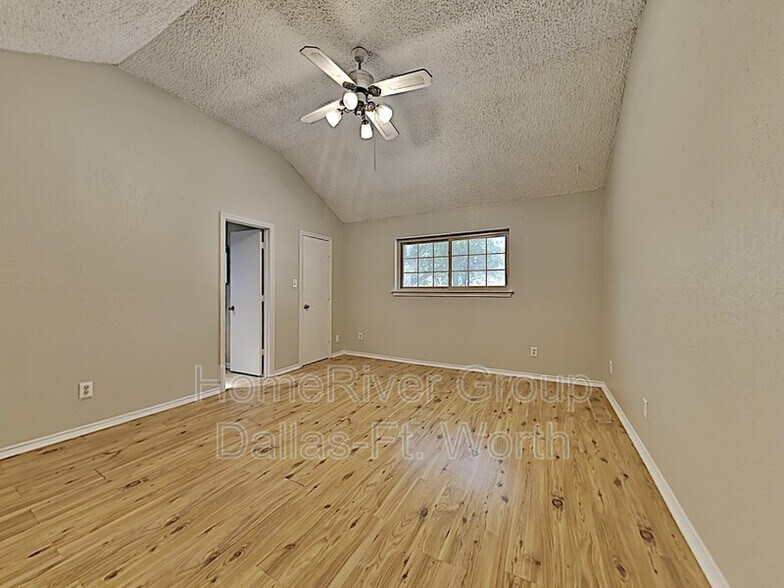 Building Photo - 2510 Valley View Dr