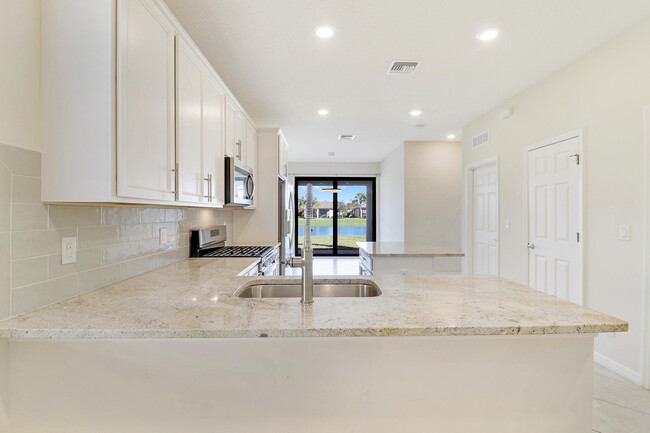 Building Photo - 633 SE Monet Dr