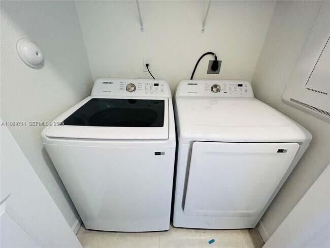 Building Photo - 2617 SE 10th St