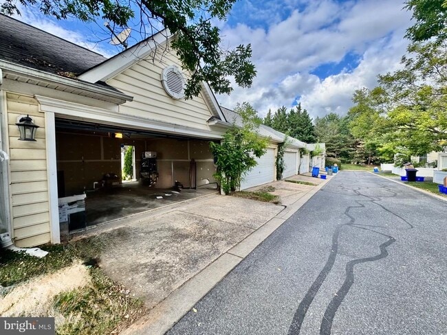 Building Photo - 23517 Gardenside Pl