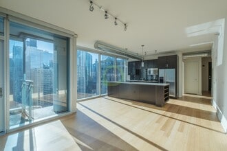 Building Photo - 172 W Kinzie St
