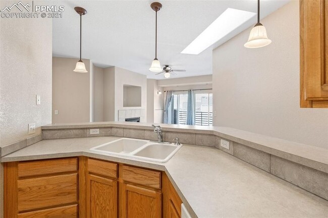 Building Photo - Montura View
