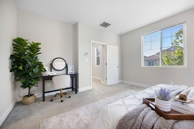 Building Photo - 5Bed/3Ba Home in Quiet Hayward Community w...