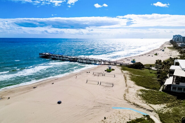 Building Photo - 836 SW 13th Ct