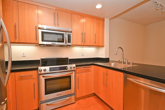 Building Photo - COMING SOON $2,650- CUTEST CONDO IN DOWNTO...