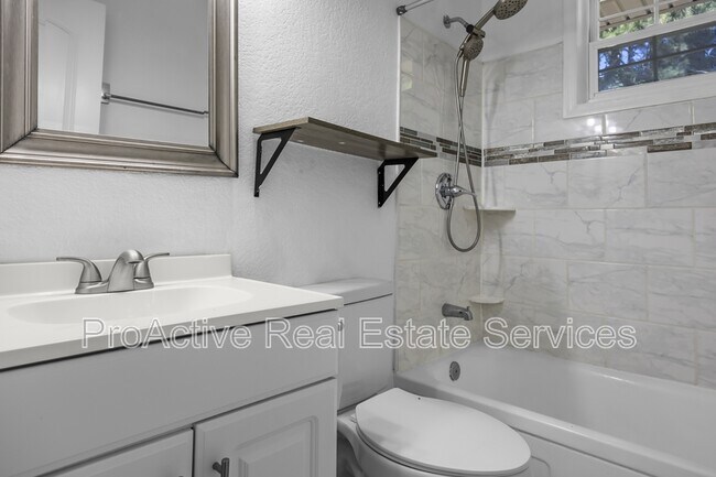 Building Photo - 107 Beazley Dr
