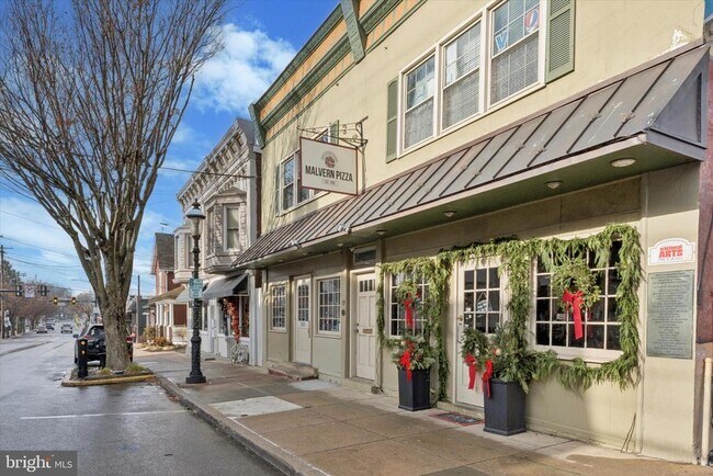 Building Photo - 202 E King St