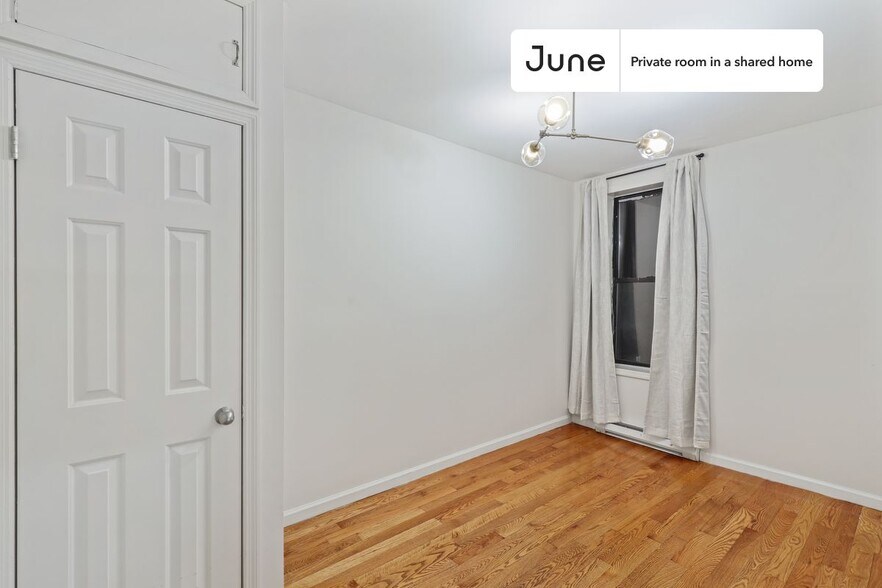 Building Photo - Room in Shared 4 bed/1 bath home