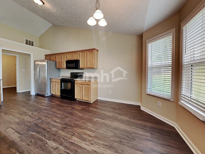 Building Photo - 303 Cole Creek Dr