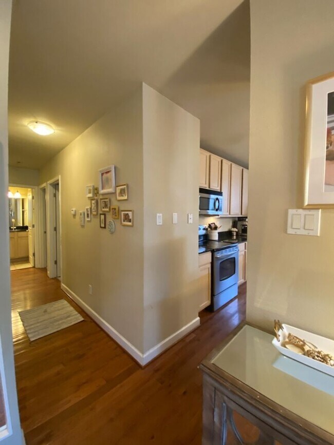 Building Photo - 627 Clara Ave