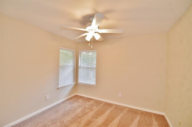 Building Photo - 10 Cypress Bayou Ct