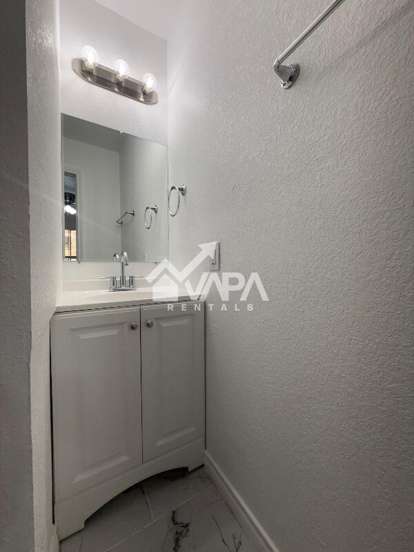 Building Photo - 6714 Elk Lake Dr