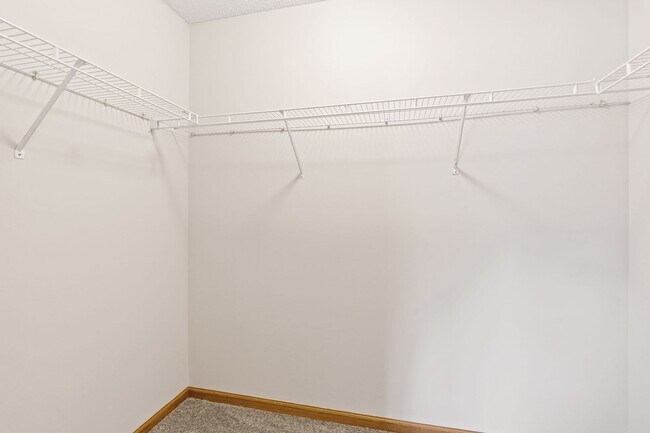 Building Photo - 3bd, 2ba town home in NEW HOPE, avail NOW