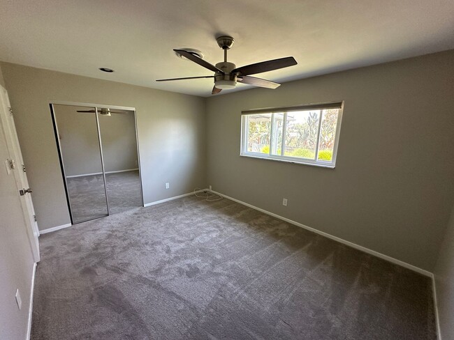 Building Photo - Centrally Located 3 Bedroom, 1.5 La Mesa H...