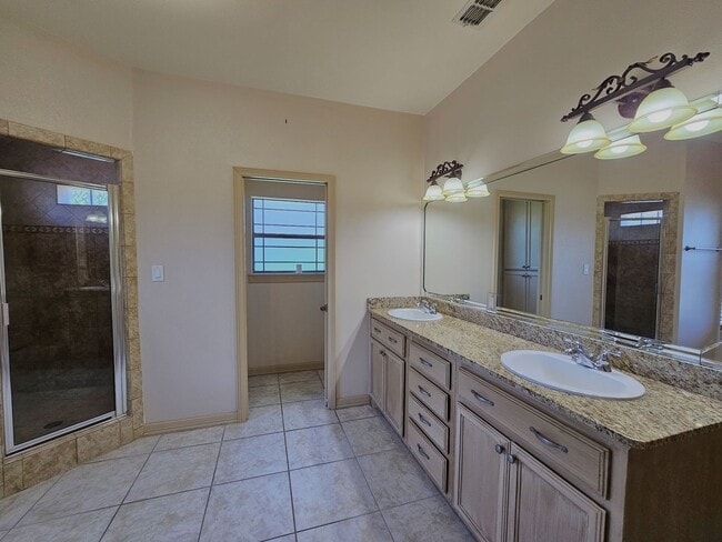 Building Photo - 5618 Ironwood Ct